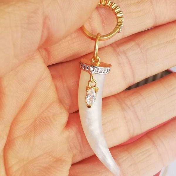 Aretes Diente Beige - Baño de Oro 18K