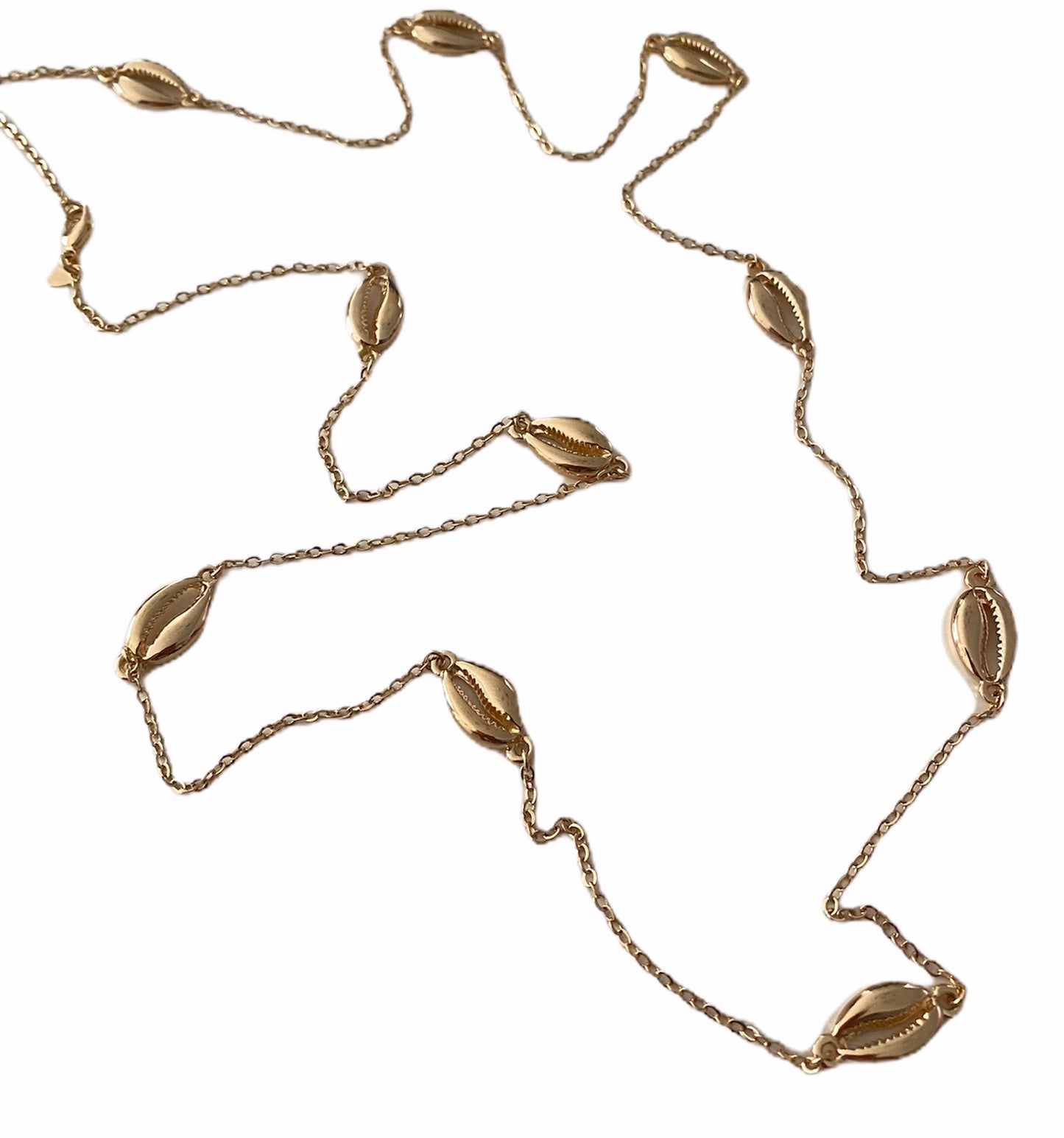 Collar largo con conchitas- Baño de oro 18K